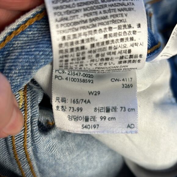 Levi’s High Rise Wedgie Fit Shorts - Picture 6 of 8